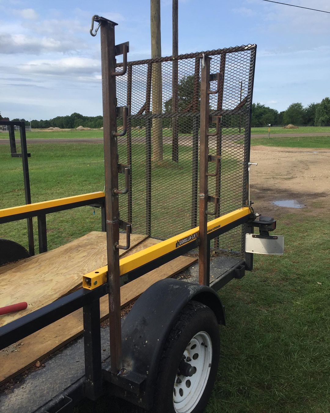 Weed eater rack for transportation